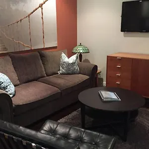 Modern In Beautiful Kitsilano Apartment
