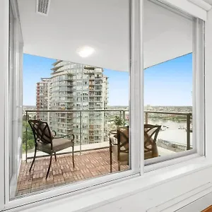 Water View In Downtown Apartment