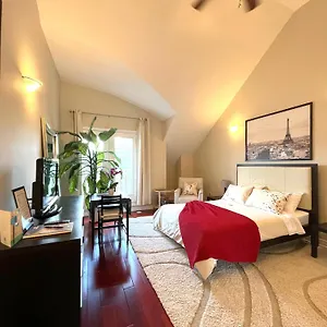 Homestay Stunning In Townhouse Across The Toronto